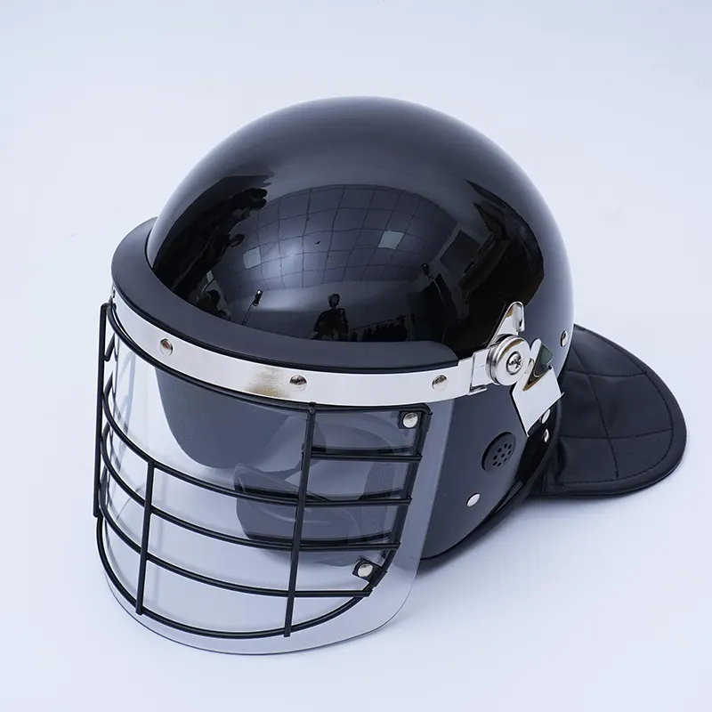 Anti-Riot-Helm mit Metallgitter